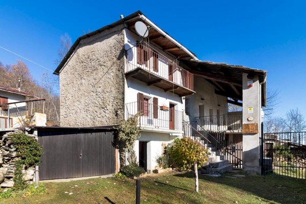 casa indipendente in vendita ad Oncino in zona Chiotti