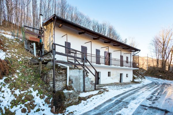 casa indipendente in vendita ad Oncino in zona Serre