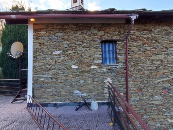 casa indipendente in vendita ad Oncino in zona Serre