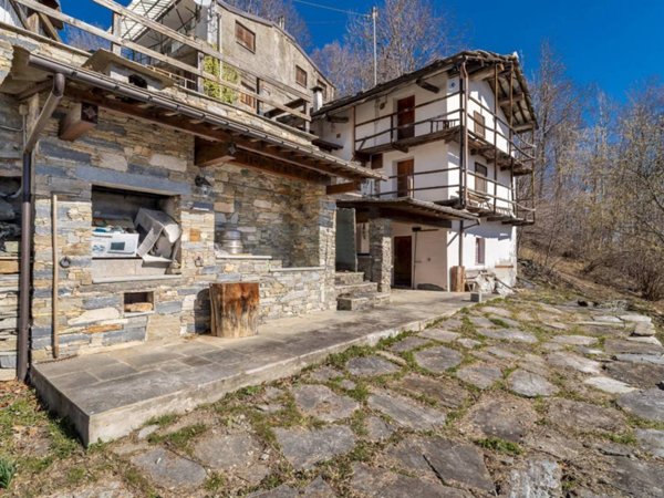 casa indipendente in vendita ad Oncino