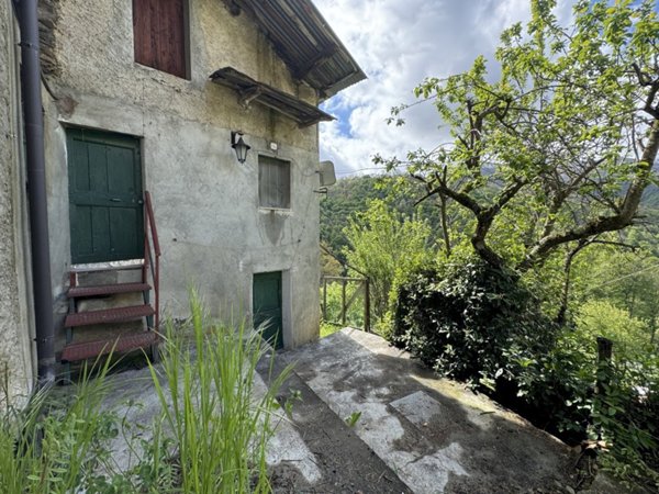 casa indipendente in vendita ad Oncino in zona Ruera