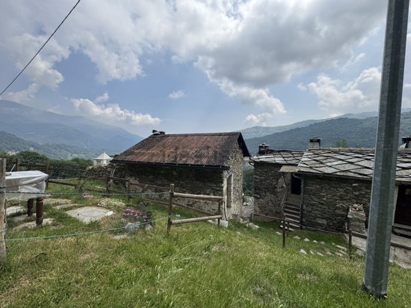 quadrivano in vendita ad Oncino in zona Arlongo
