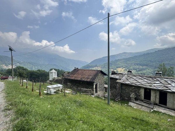 casa indipendente in vendita ad Oncino