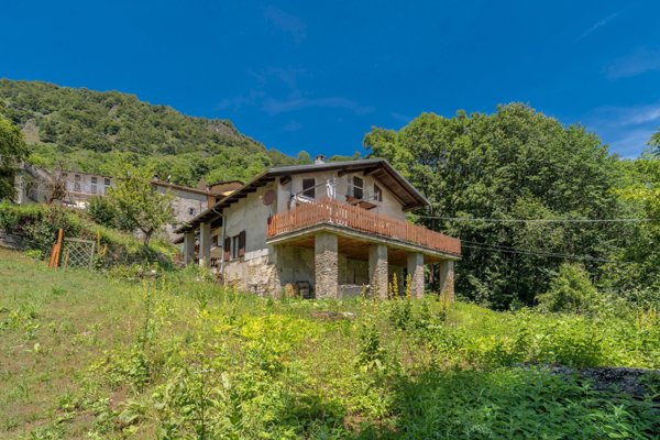casa indipendente in vendita ad Oncino in zona Chiotti