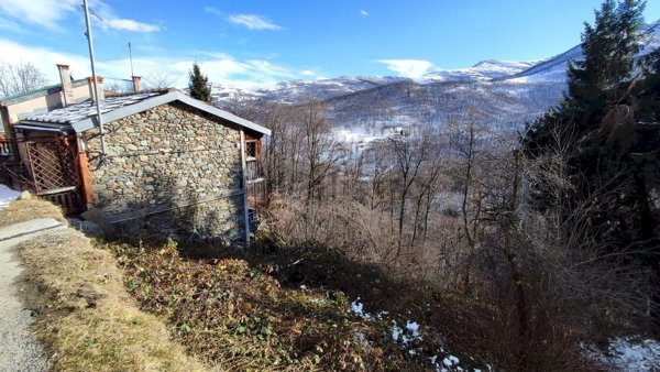 casa indipendente in vendita ad Oncino in zona Chiotti