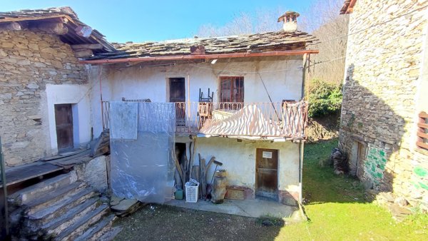 casale in vendita ad Oncino