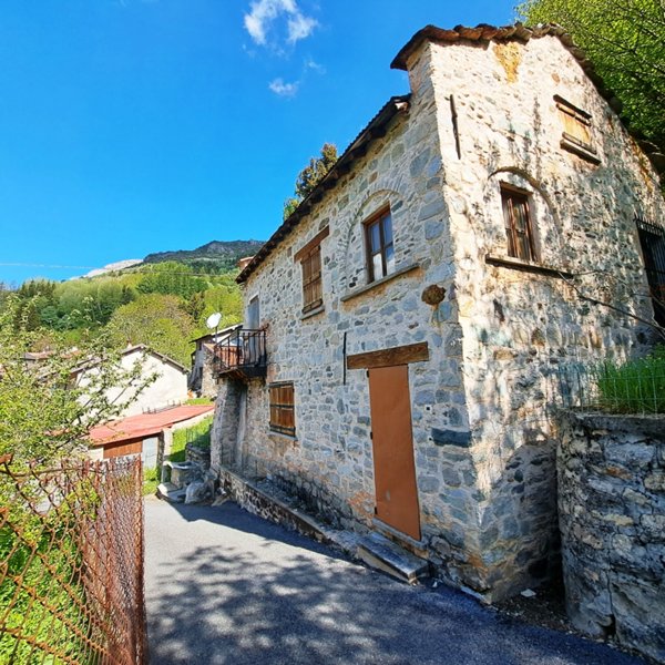 casa indipendente in vendita ad Imperia