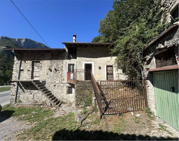 casa indipendente in vendita ad Ormea