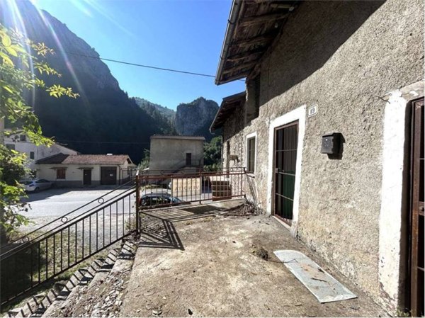 casa indipendente in vendita ad Ormea