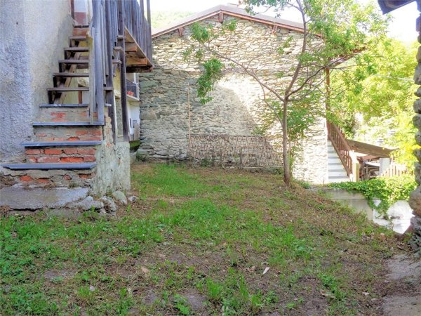 appartamento in vendita ad Ormea in zona Chioraira