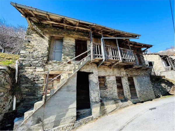 casa indipendente in vendita ad Ormea in zona Chioraira
