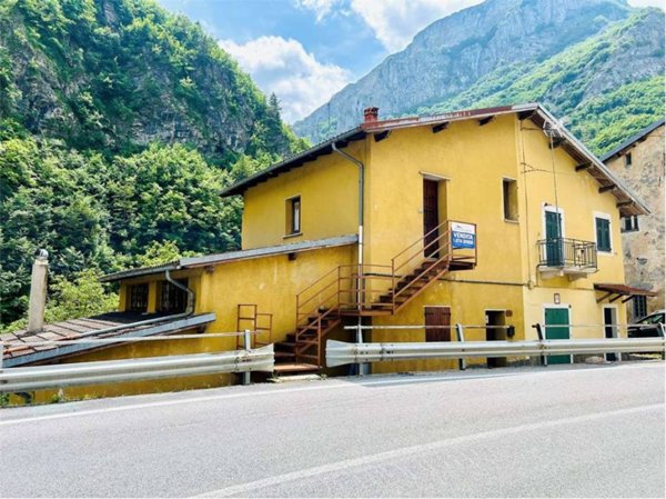 casa indipendente in vendita ad Ormea in zona Ponte di Nava