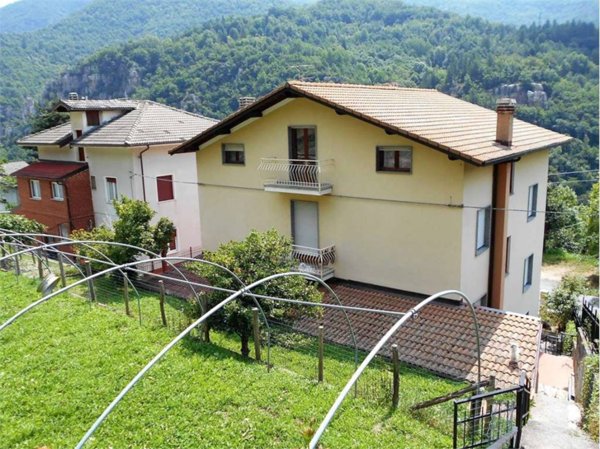 casa indipendente in vendita ad Ormea