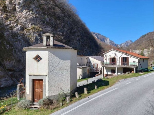 negozio in vendita ad Ormea in zona Ponte di Nava