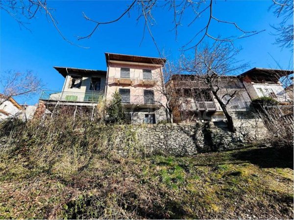 casa indipendente in vendita ad Ormea in zona Chionea