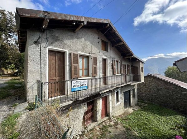 casa indipendente in vendita ad Ormea in zona Chioraira