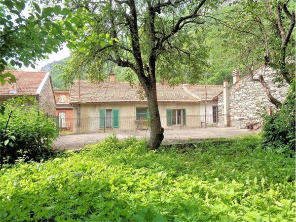 casa indipendente in vendita ad Ormea in zona Ponte di Nava