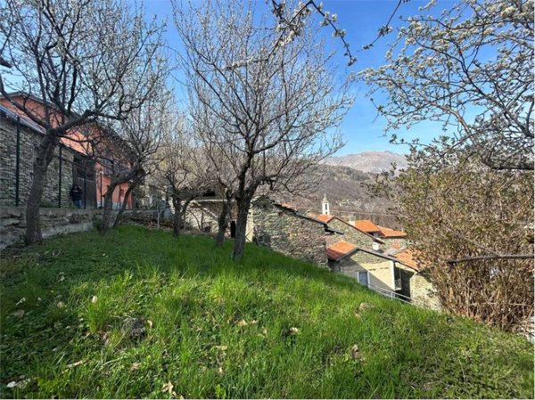 casa indipendente in vendita ad Ormea in zona Chioraira