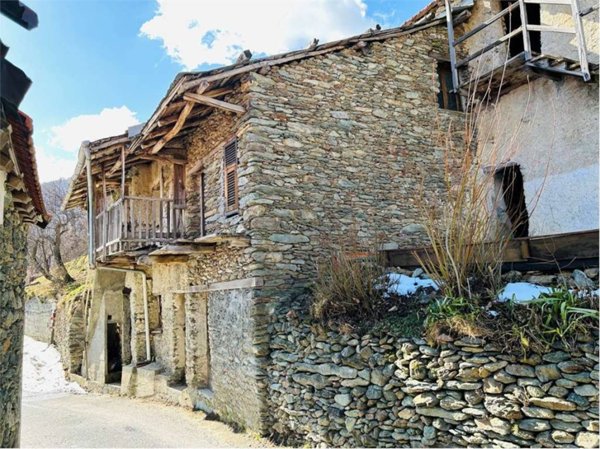 casa indipendente in vendita ad Ormea in zona Chioraira