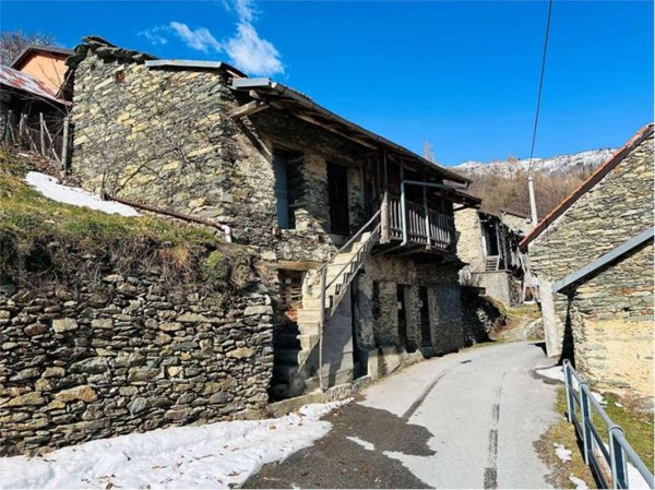 casa indipendente in vendita ad Ormea in zona Chioraira