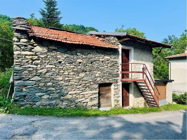 casa indipendente in vendita ad Ormea in zona Chioraira