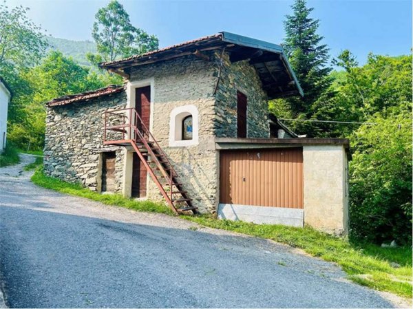 casa indipendente in vendita ad Ormea in zona Chioraira