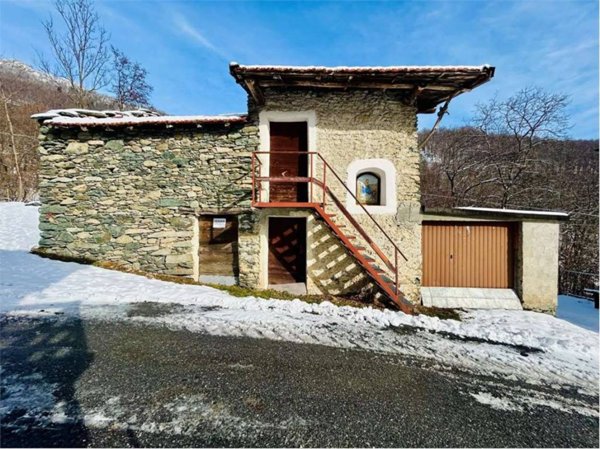 casa indipendente in vendita ad Ormea in zona Chioraira
