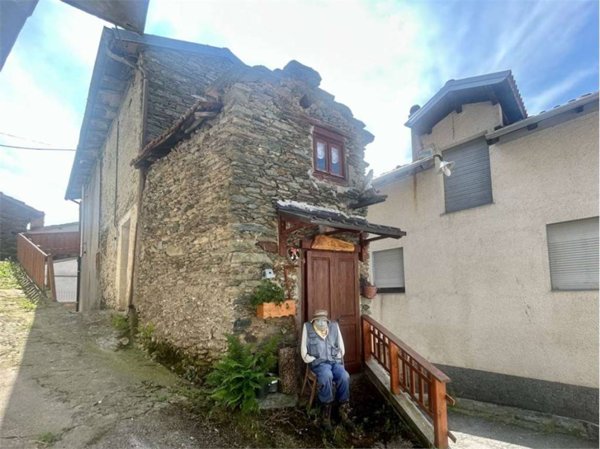 casa indipendente in vendita ad Ormea in zona Chionea