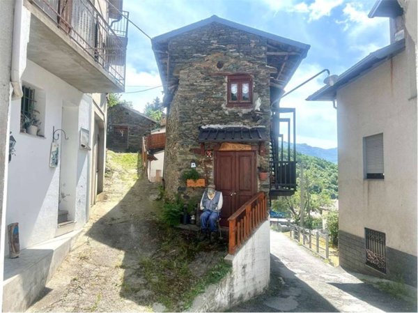 casa indipendente in vendita ad Ormea in zona Chionea