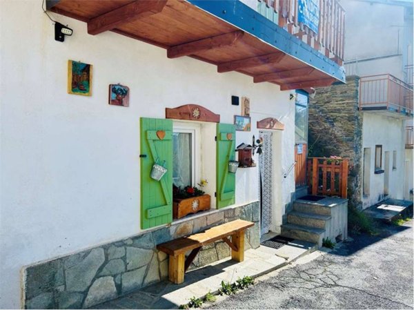 casa indipendente in vendita ad Ormea in zona Chionea