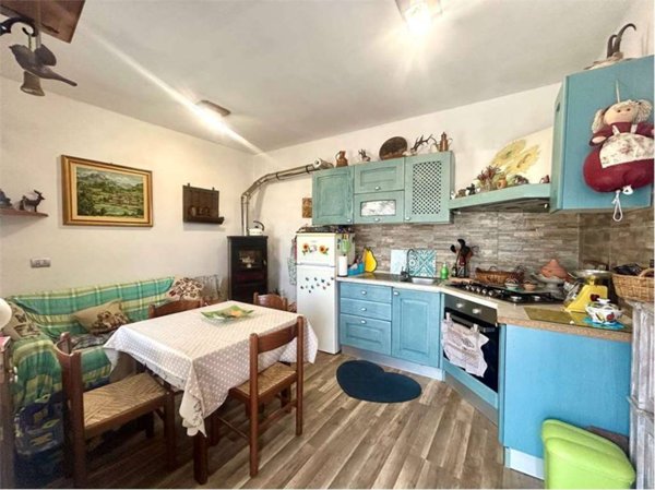 casa indipendente in vendita ad Ormea in zona Chionea