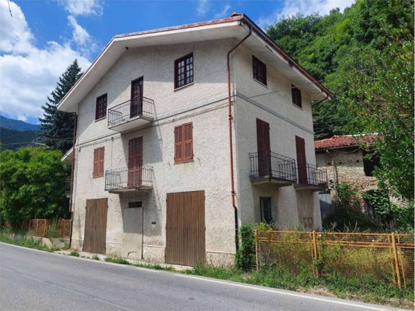 casa indipendente in vendita ad Ormea in zona Isola Perosa