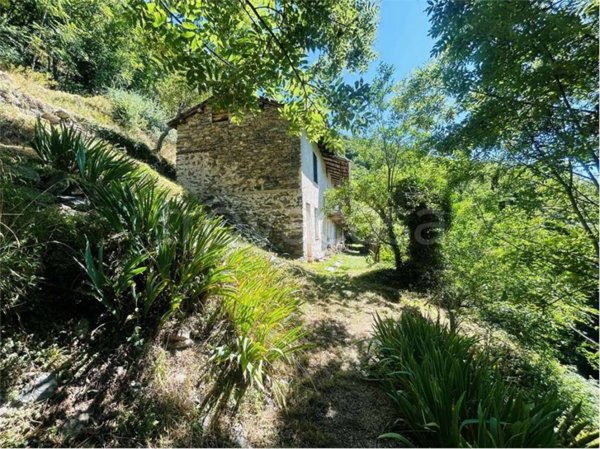 casa indipendente in vendita ad Ormea in zona Villaro