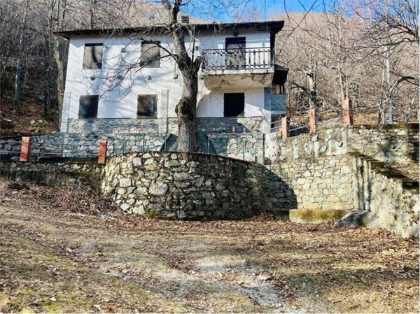 casa indipendente in vendita ad Ormea in zona Aimoni