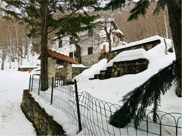 casa indipendente in vendita ad Ormea in zona Aimoni