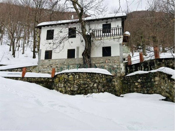 casa indipendente in vendita ad Ormea in zona Aimoni