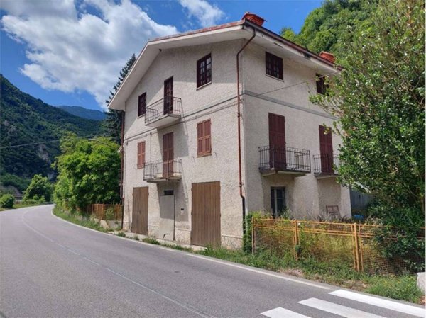 casa indipendente in vendita ad Ormea in zona Isola Perosa