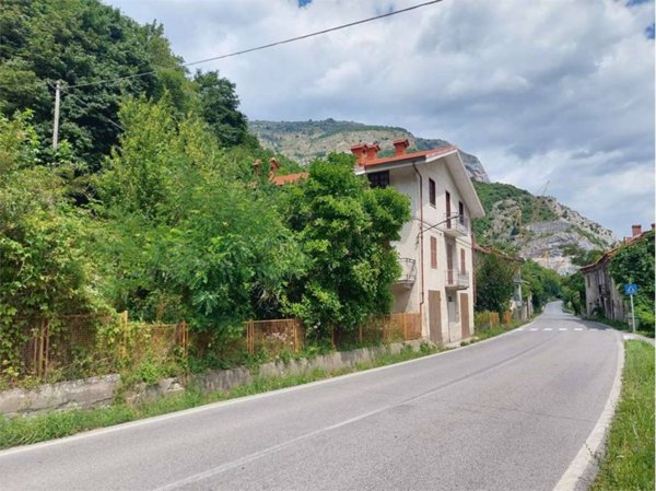 casa indipendente in vendita ad Ormea in zona Isola Perosa