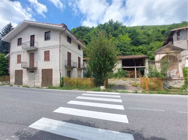 casa indipendente in vendita ad Ormea in zona Isola Perosa