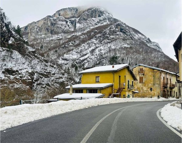 casa indipendente in vendita ad Ormea in zona Ponte di Nava
