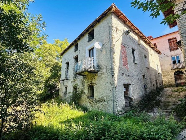 casa indipendente in vendita ad Ormea in zona Chionea