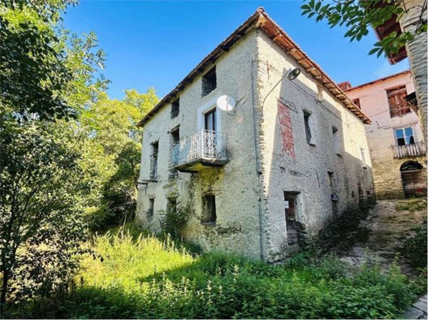 casa indipendente in vendita ad Ormea in zona Chionea