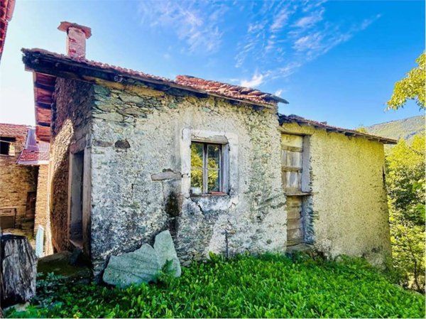casa indipendente in vendita ad Ormea in zona Chionea