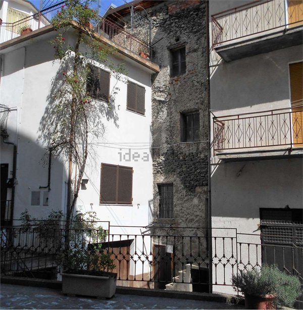 casa semindipendente in vendita ad Ormea