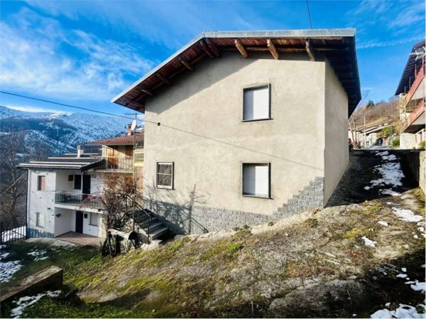 casa indipendente in vendita ad Ormea in zona Chionea