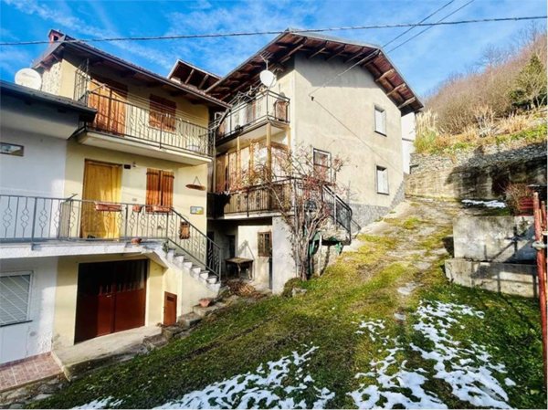casa indipendente in vendita ad Ormea in zona Chionea