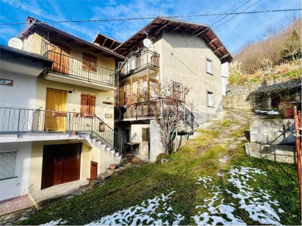 casa indipendente in vendita ad Ormea in zona Chionea