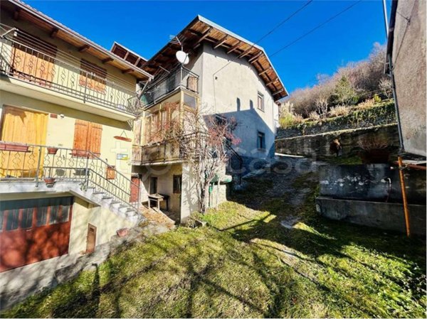 casa indipendente in vendita ad Ormea in zona Chionea