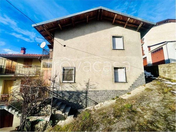casa indipendente in vendita ad Ormea in zona Chionea