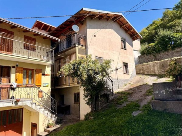 casa indipendente in vendita ad Ormea in zona Chionea